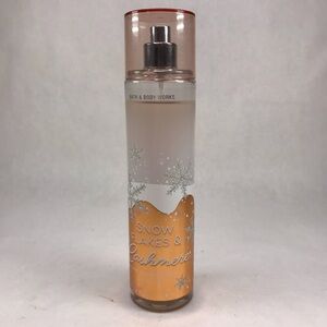 Bath & Body Works SNOWFLAKES & CASHMERE Fine Fragrance Mist 8 FL OZ